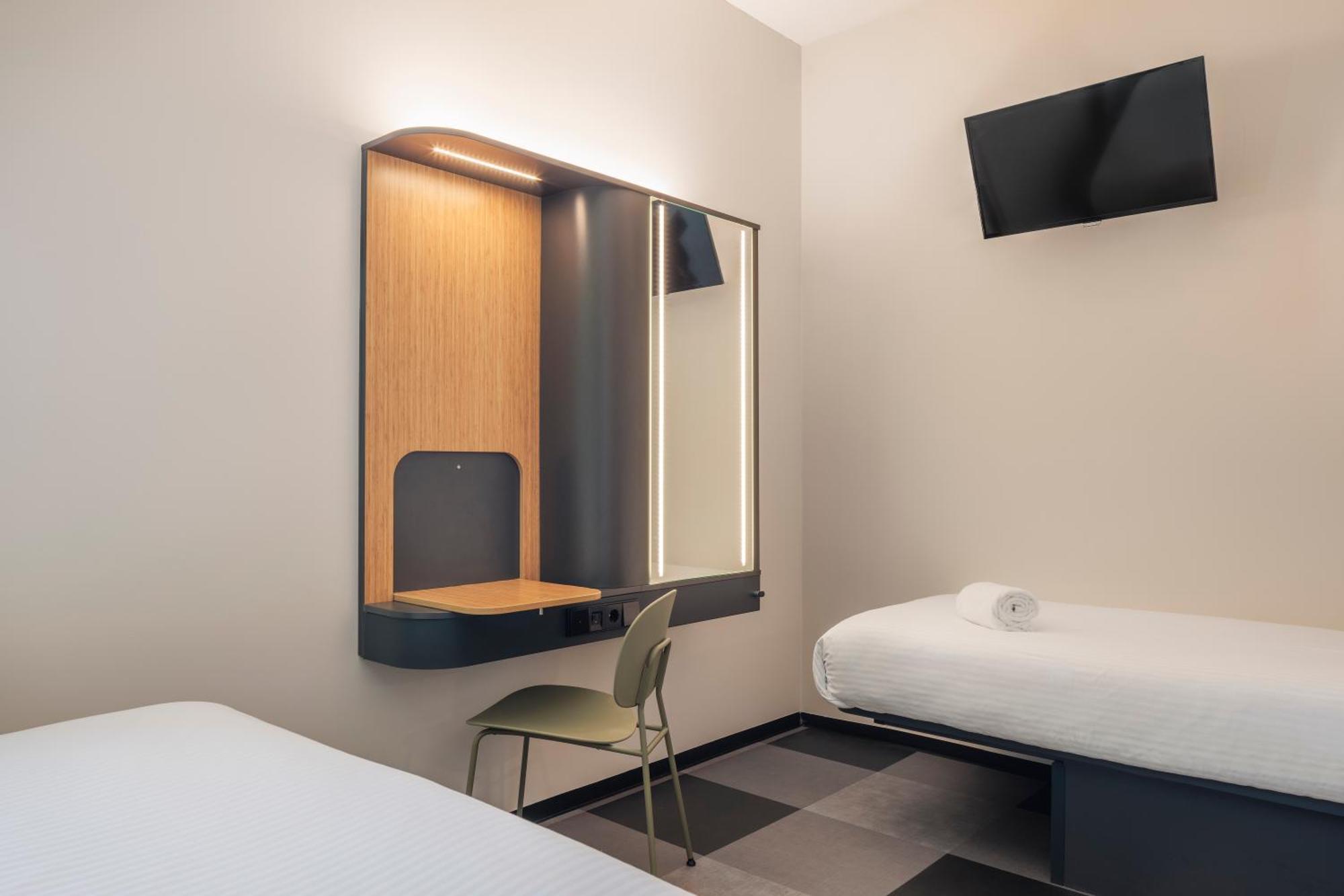 Maxhotel Amsterdam Airport Schiphol - Recently Renovated Hoofddorp Ngoại thất bức ảnh