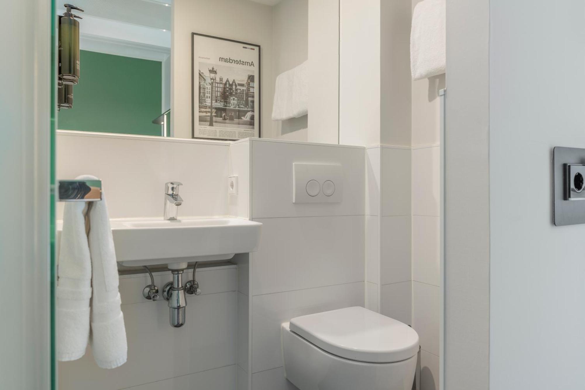 Maxhotel Amsterdam Airport Schiphol - Recently Renovated Hoofddorp Ngoại thất bức ảnh
