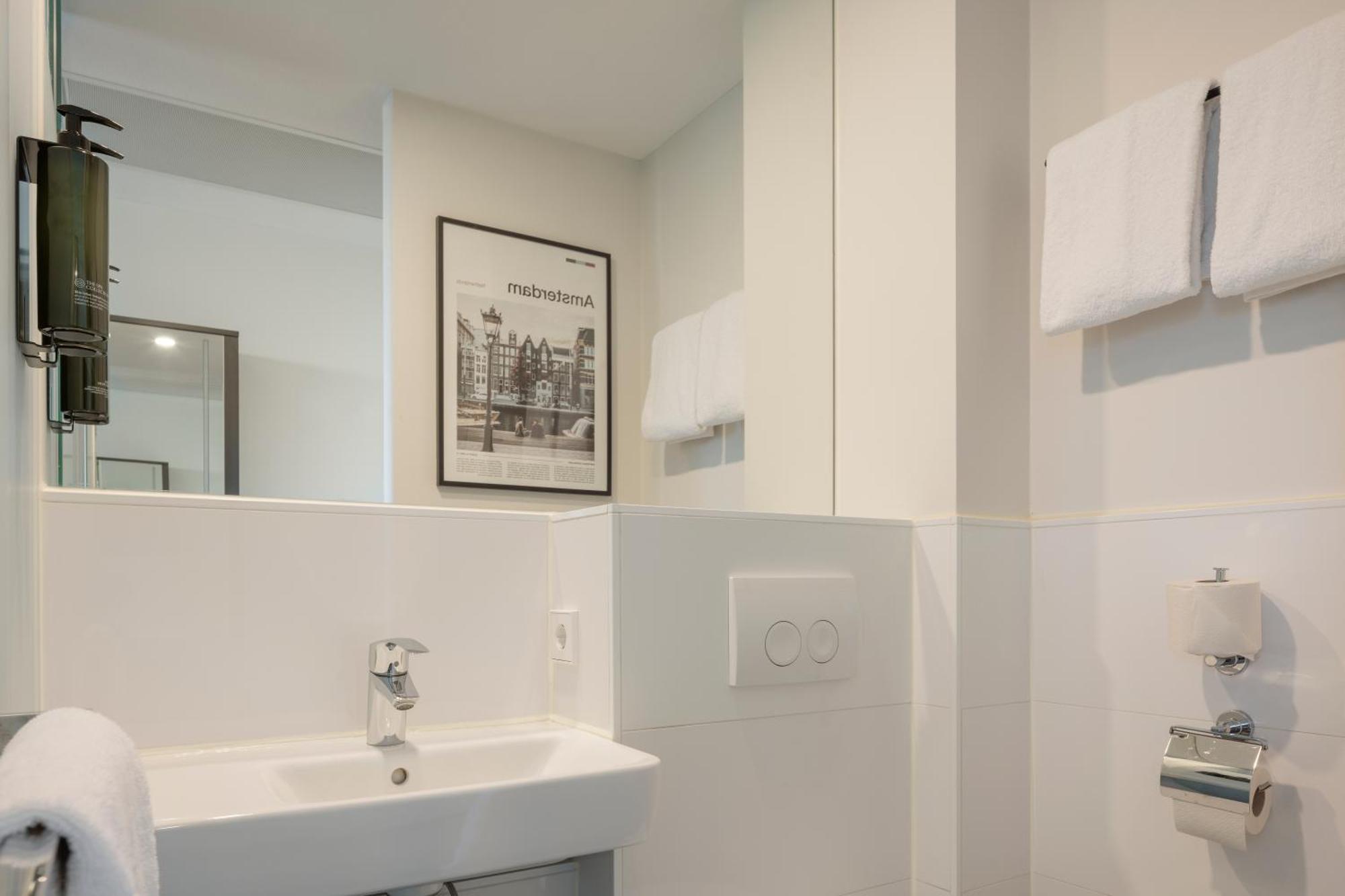 Maxhotel Amsterdam Airport Schiphol - Recently Renovated Hoofddorp Ngoại thất bức ảnh